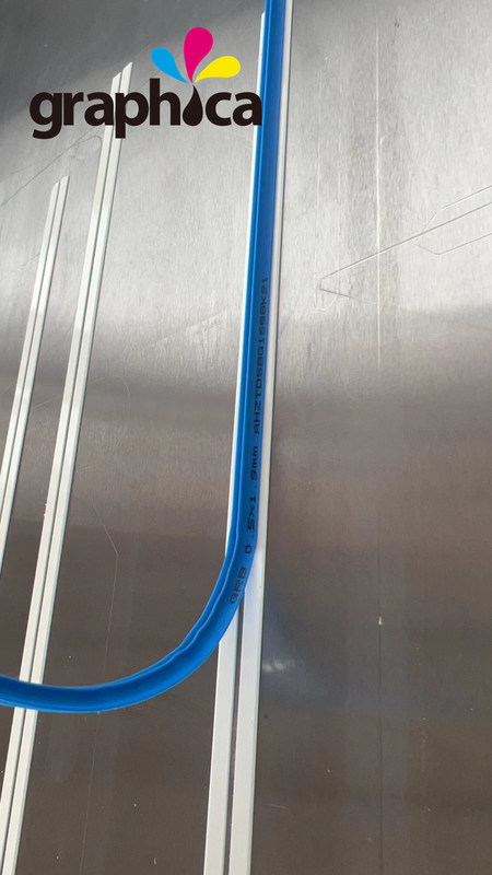 Μηχανή κοπής πεπιεσμένων ινών από ροζ ίνες για την κατασκευή κουτιών χαρτιού κυματοειδούς