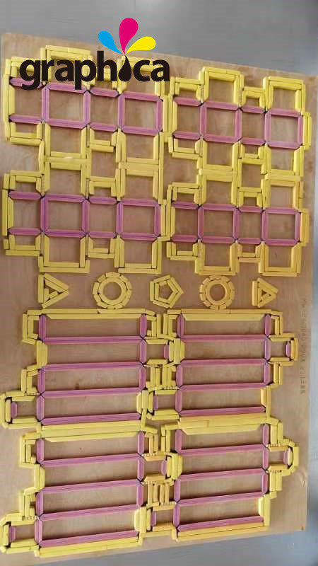 Μηχανή κοπής πεπιεσμένων ινών από ροζ ίνες για την κατασκευή κουτιών χαρτιού κυματοειδούς