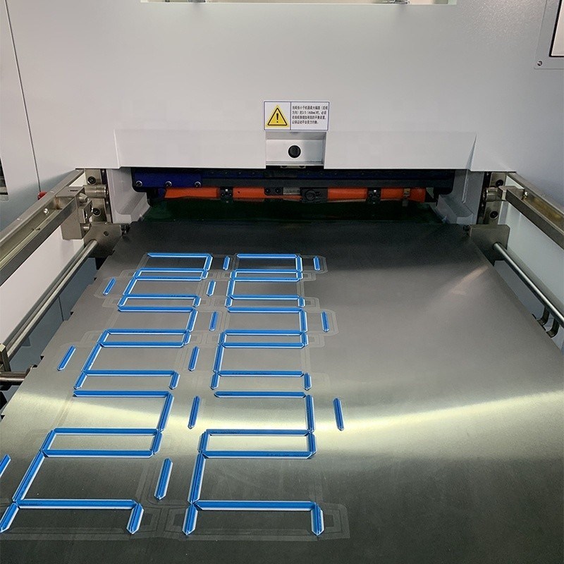 Τρίψιμο χονδρικής γραμματοσειράς για την κατασκευή χαρτονιού και κυματοειδούς χαρτιού